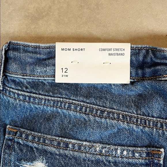 New American Eagle MOM Jean Distressed Denim Shorts. Size 12. Stretch Waist - Picture 5 of 10